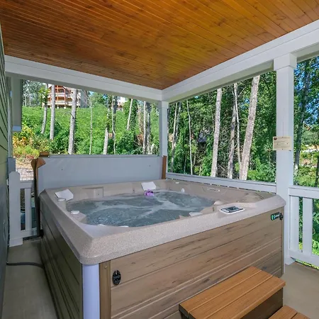 Gorgeous New 2 Bedroom Chalet With Hot Tub And Pool Table In Gatlinburg!